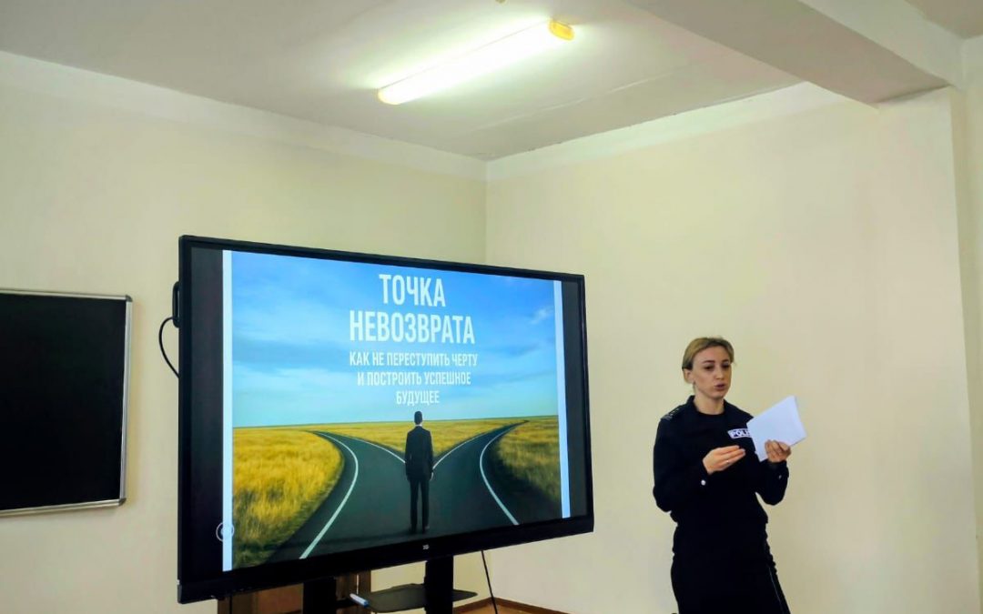 🛡️ Менің құқығым — менің жауапкершілігім!Қостанай әлеуметтік-техникалық колледжінде студенттер мен құқық қорғау органдары қызметкерлерінің қатысуымен маңызды кездесу өтті. 👮‍♂️✨