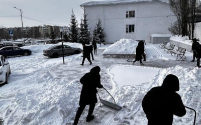Таза аула — қауіпсіздік кепілі: ҚӘТК студенттері қар тазалау жұмыстарына шықтыҚостанайда аумақты абаттандыру жұмыстары белсенді жалғасуда. Осы орайда Қостанай әлеуметтік-техникалық колледжінің (ҚӘТК) ұжымы мен студенттері де шет қалған жоқ. Осы аптада оқу орнының ауласында қар мен мұздан тазарту бойынша ауқымды іс-шара өтті.
